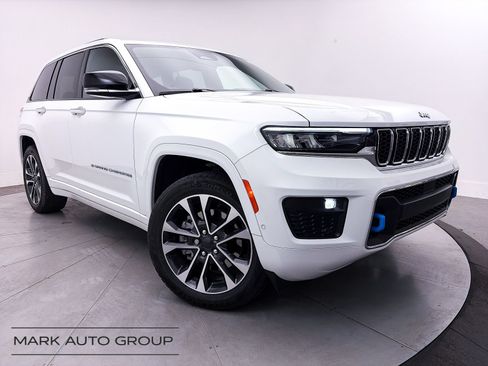 Used 2022 Jeep Grand Cherokee Overland AWD/4WD image 2