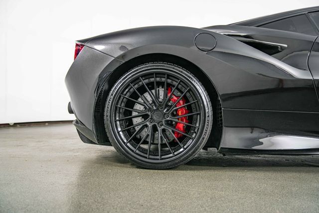 Used 2022 Ferrari F8 Tributo RWD image 10
