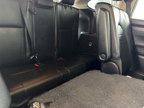 Used 2021 Toyota Highlander XLE image 19