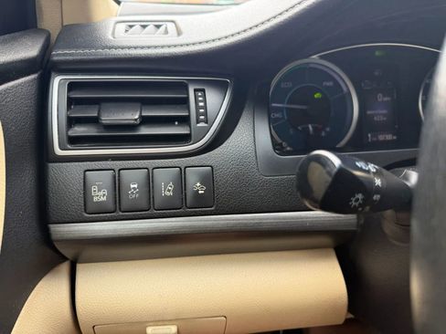 Used 2017 Toyota Camry XLE FWD image 18