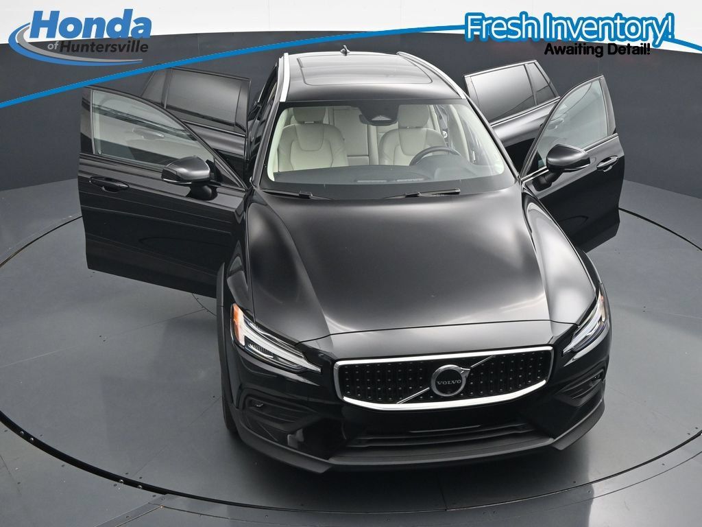 Used 2025 Volvo V60 B5 Cross Country Plus AWD/4WD image 40
