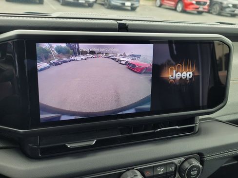 Used 2024 Jeep Wrangler Sahara image 18