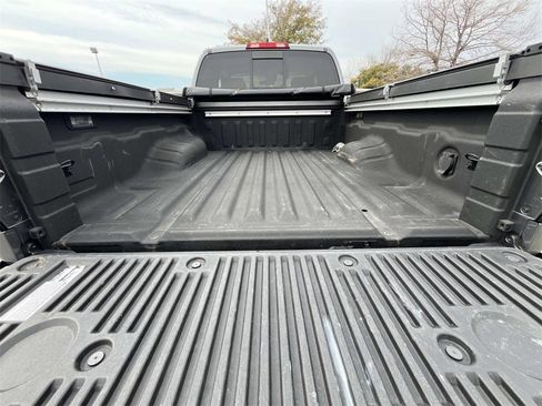 Used 2023 Nissan Frontier SV w/ SV Convenience Package image 13