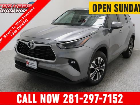Certified 2025 Toyota Highlander XLE image 1