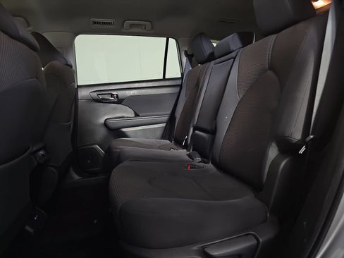 Used 2023 Toyota Highlander L FWD image 13