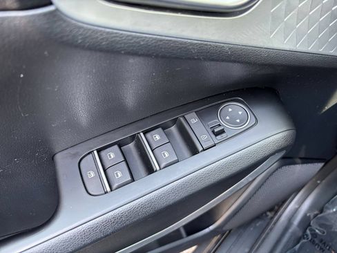 Used 2025 Kia Soul LX w/ LX Technology Package FWD image 18