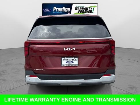 Used 2025 Kia Carnival FWD image 5