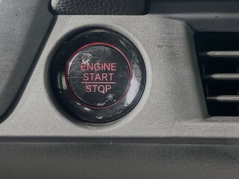 Used 2025 Honda Pilot Touring image 19