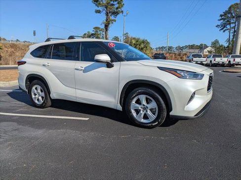 Certified 2020 Toyota Highlander L image 2