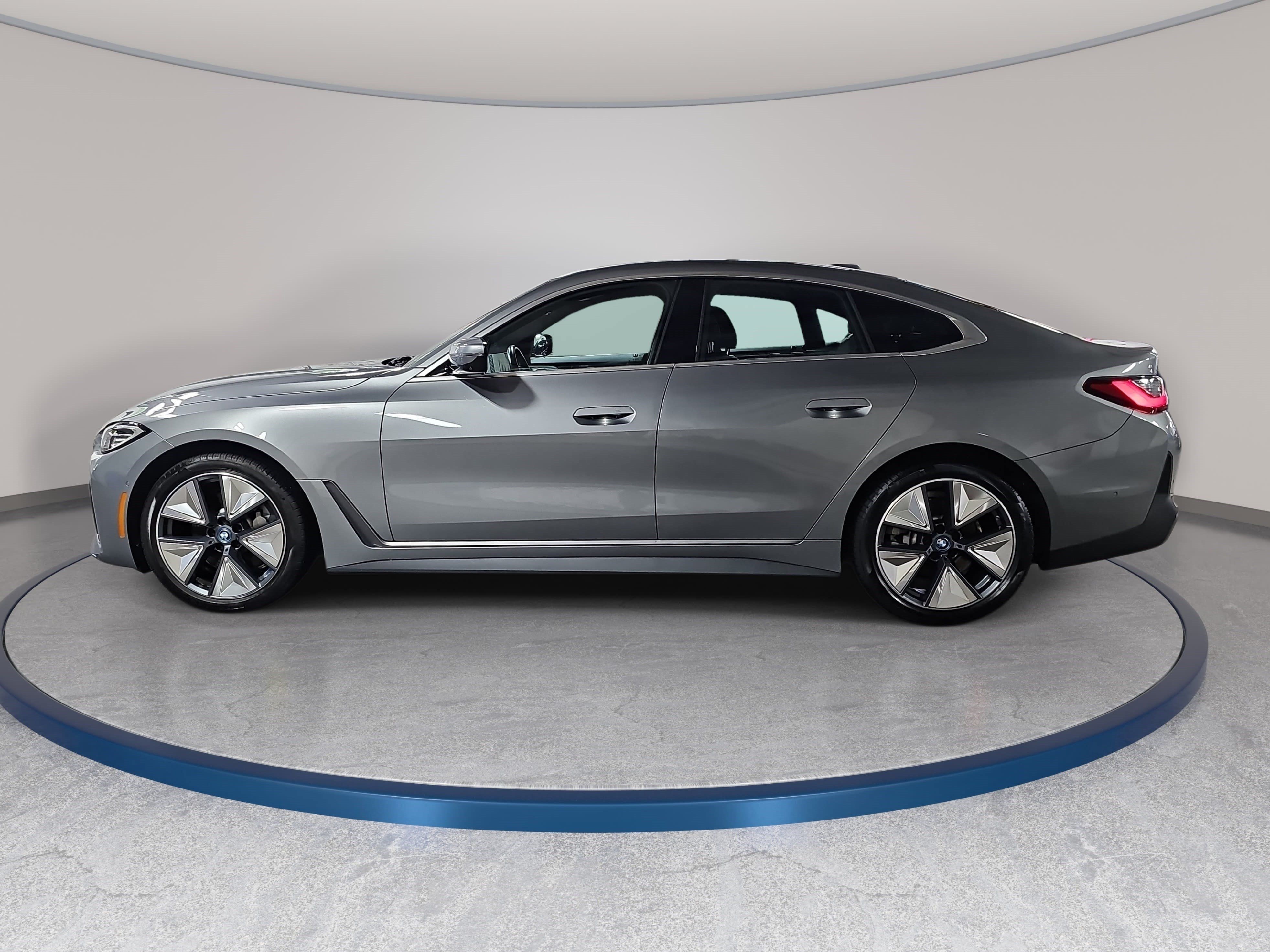 Used 2024 BMW i4 eDrive35 w/ Premium Package RWD image 8