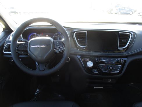 New 2026 Chrysler Pacifica Select w/ S Appearance Package FWD image 15