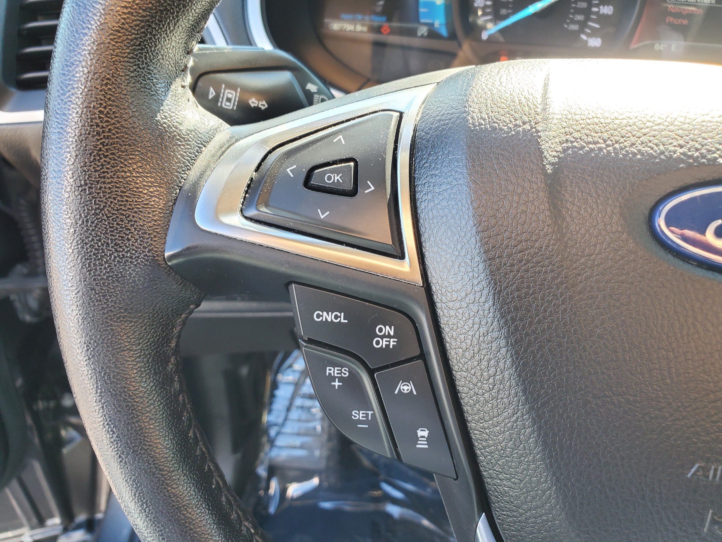 Used 2020 Ford Edge SEL AWD/4WD image 16