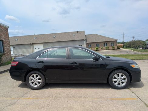 Used 2011 Toyota Camry LE w/ LE Extra-Value Pkg FWD image 4