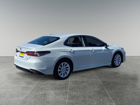 Used 2022 Toyota Camry LE w/ Carpet Mat Package (TMS) FWD image 5