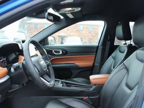 Used 2024 Jeep Compass Limited image 12