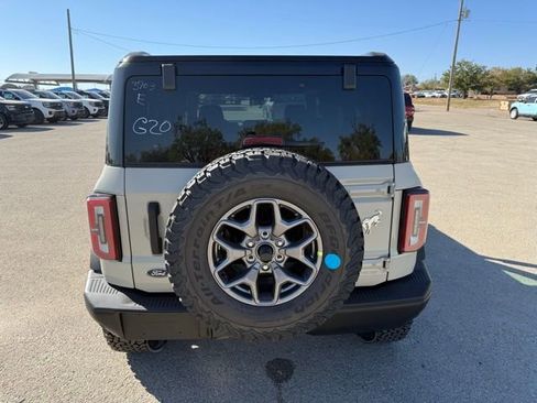 New 2025 Ford Bronco Badlands image 7