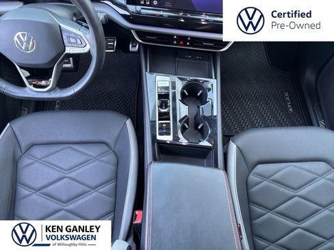 Used 2024 Volkswagen Atlas Peak Edition SE AWD/4WD image 18