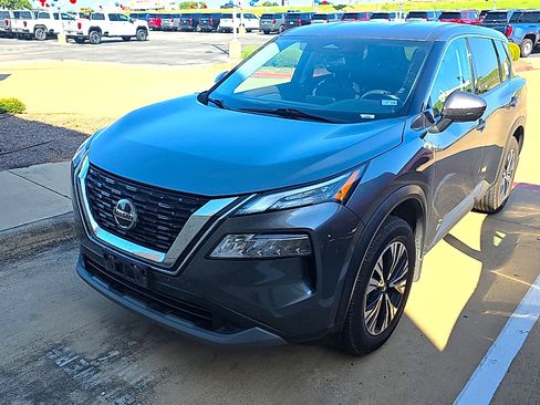 Used 2021 Nissan Rogue SV FWD image 2