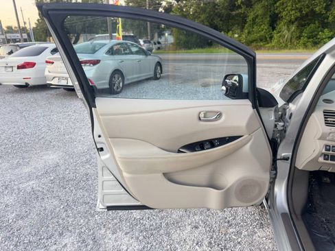 Used 2013 Nissan Leaf SV FWD image 7