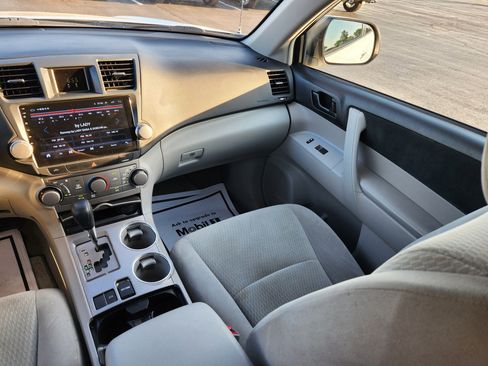 Used 2010 Toyota Highlander 2WD image 18