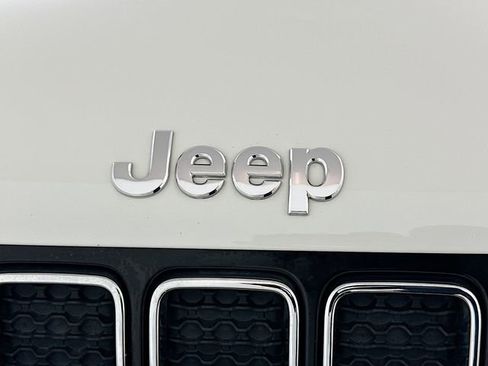 Used 2021 Jeep Renegade Latitude w/ Luxury Group I image 23