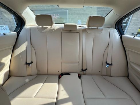 Used 2013 BMW 320i xDrive 320i xDrive Sedan 4D image 26