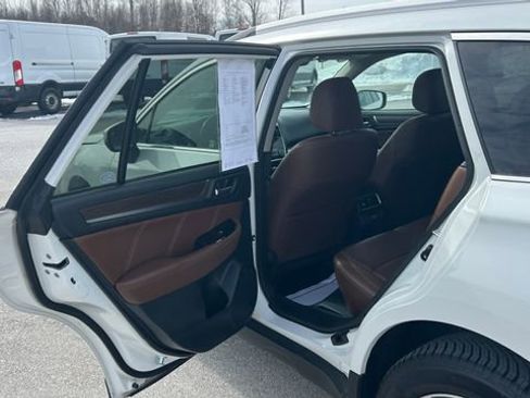 Used 2018 Subaru Outback 3.6R Touring image 28