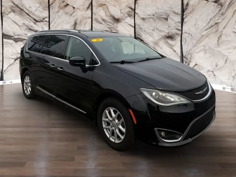 Used 2020 Chrysler Pacifica Touring-L FWD image 1