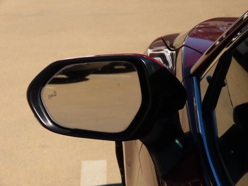 Used 2018 Toyota Camry XLE image 14