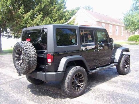 Used 2013 Jeep Wrangler Unlimited Sport image 4