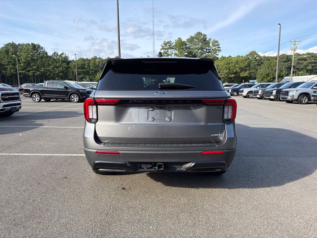 Used 2025 Ford Explorer ST-Line w/ ST-Line Street Pack AWD/4WD image 6