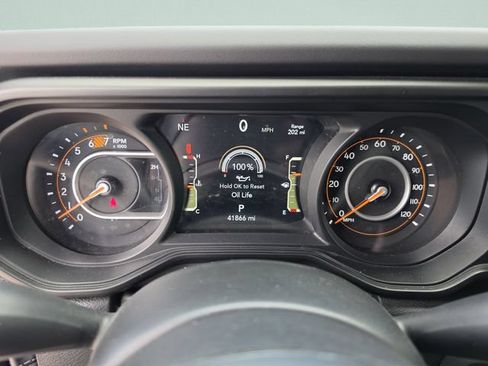 Used 2024 Jeep Wrangler Unlimited Rubicon AWD/4WD image 33