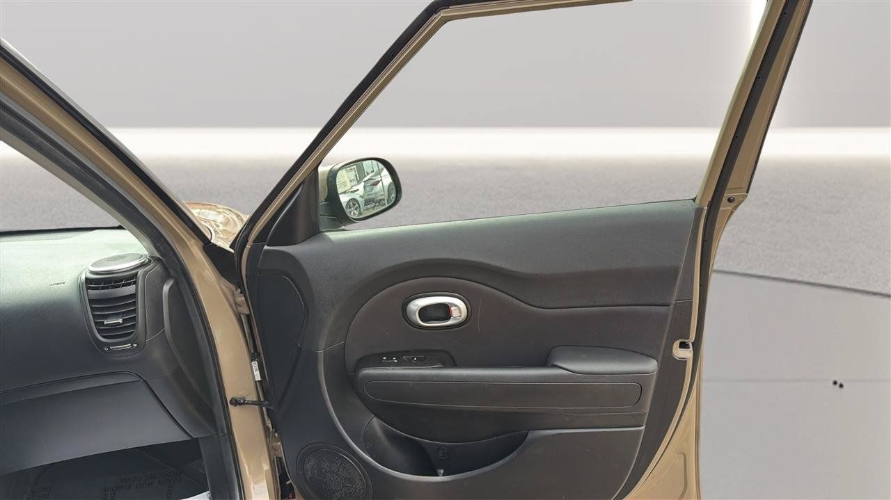 Used 2016 Kia Soul FWD image 16