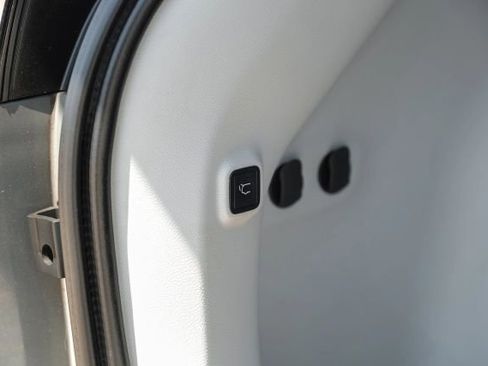 Used 2021 Jeep Cherokee Latitude Lux w/ Sun & Sound Group image 52