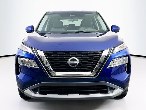 Used 2023 Nissan Rogue SV FWD image 2