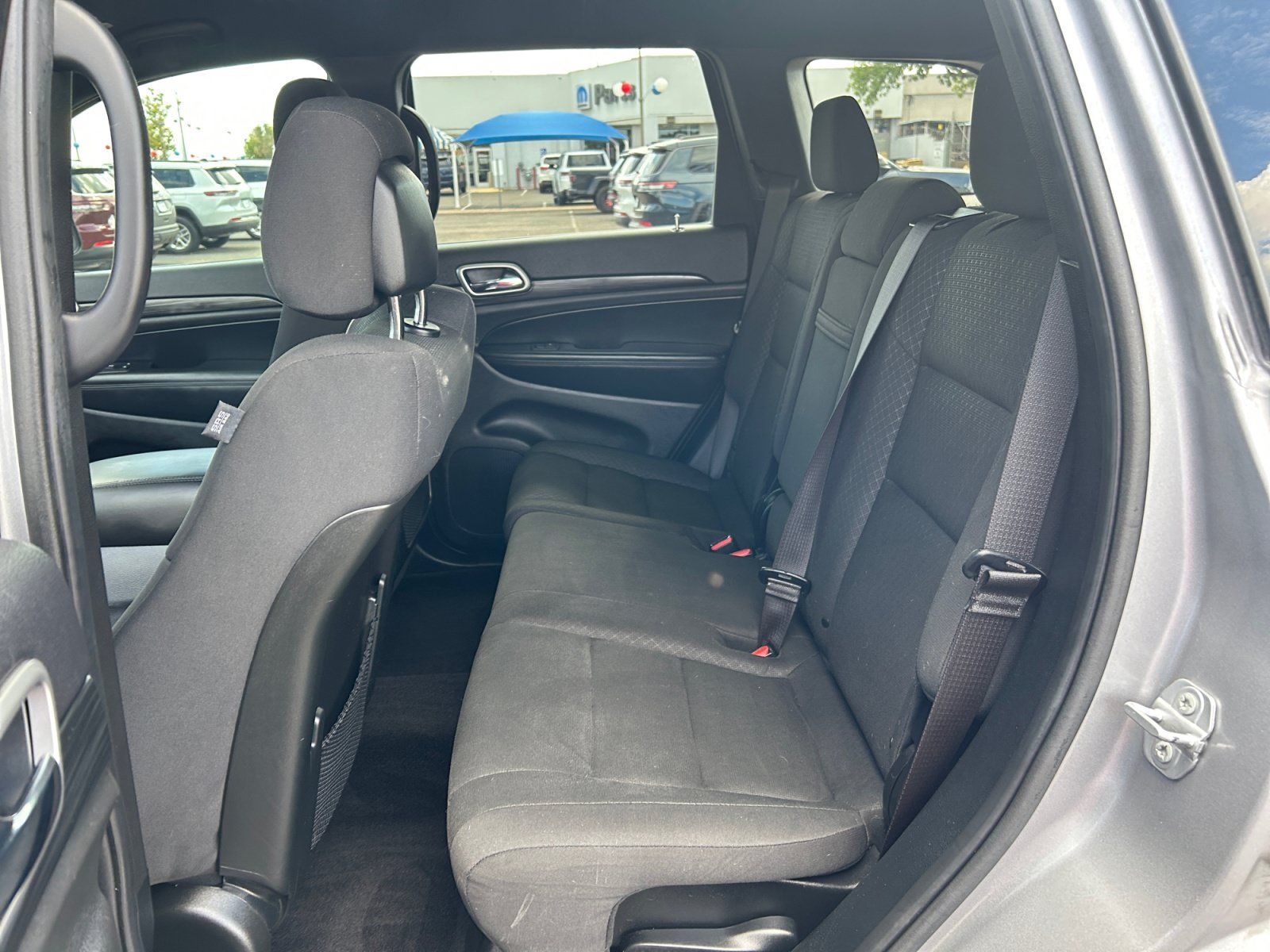 Certified 2019 Jeep Grand Cherokee Laredo w/ 18" Wheel & 8.4" Radio Group AWD/4WD image 17