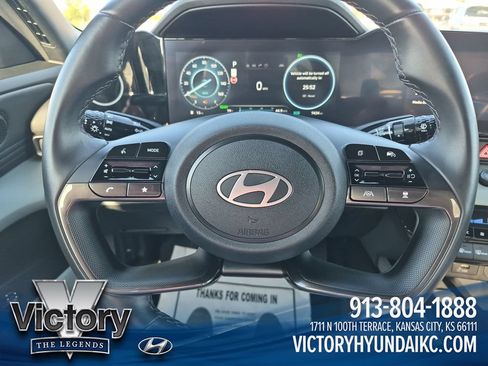 Used 2024 Hyundai Elantra Limited FWD image 15
