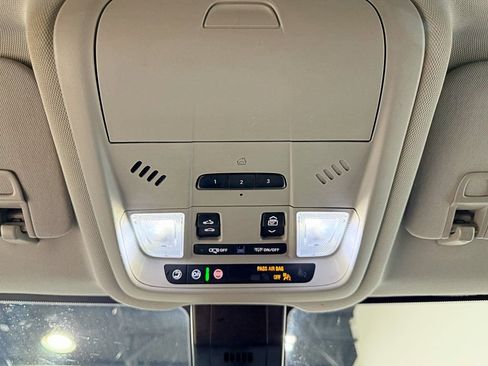 Used 2020 Chevrolet Equinox LT image 24