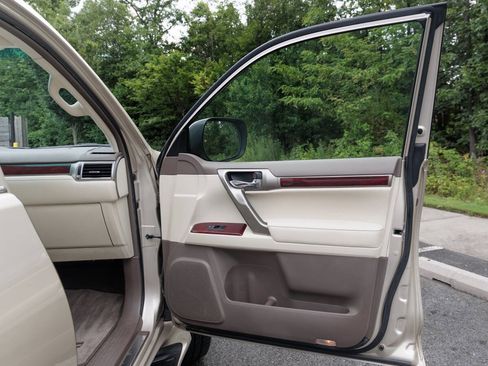 Used 2010 Lexus GX 460 w/ Comfort Plus Pkg AWD/4WD image 19