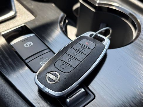 Used 2025 Nissan Rogue SV FWD image 27
