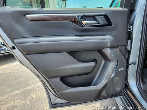 Certified 2025 Chevrolet Tahoe Premier AWD/4WD image 18