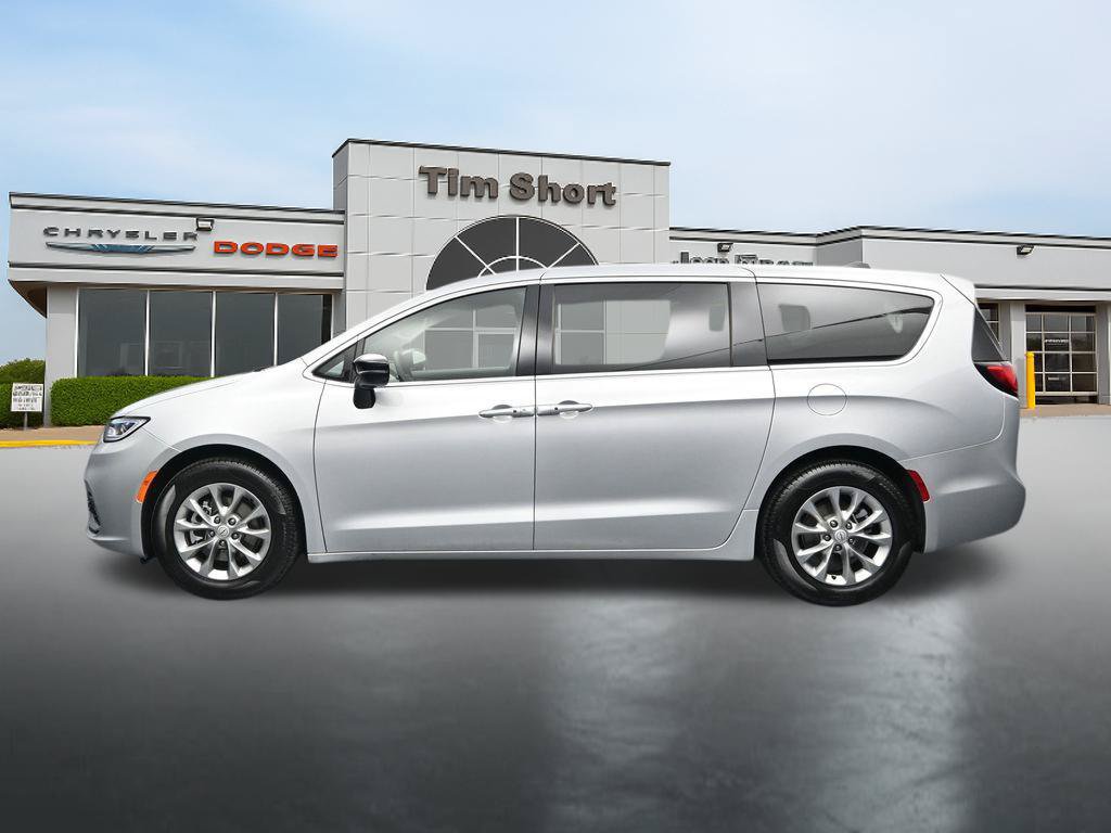 Used 2026 Chrysler Pacifica Limited FWD image 2