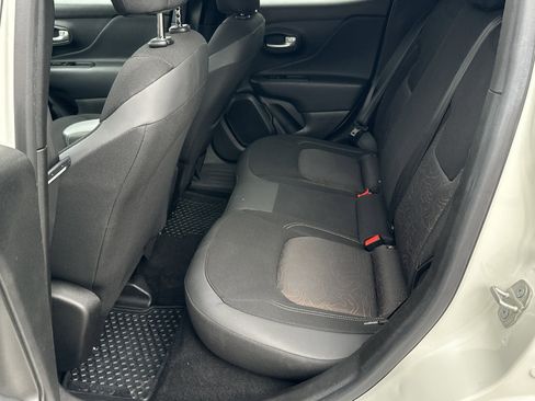 Used 2023 Jeep Renegade Latitude image 20