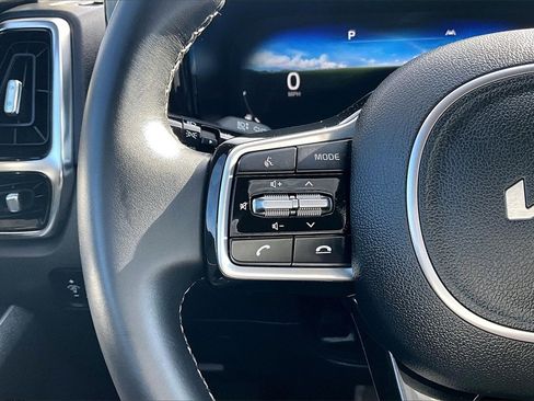 Used 2023 Kia Sorento SX image 18