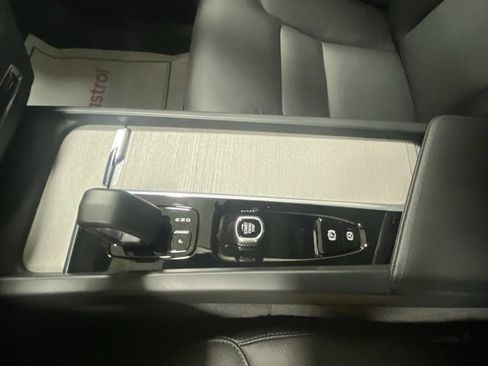 Certified 2025 Volvo XC60 B5 Plus image 26