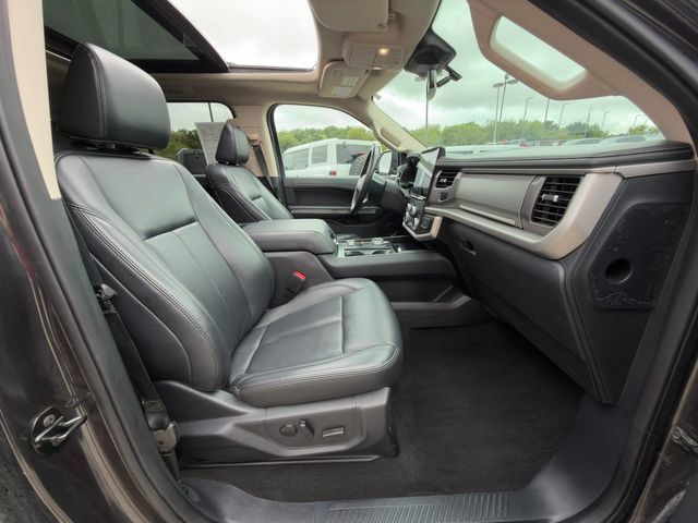 Used 2024 Ford Expedition XLT AWD/4WD image 9