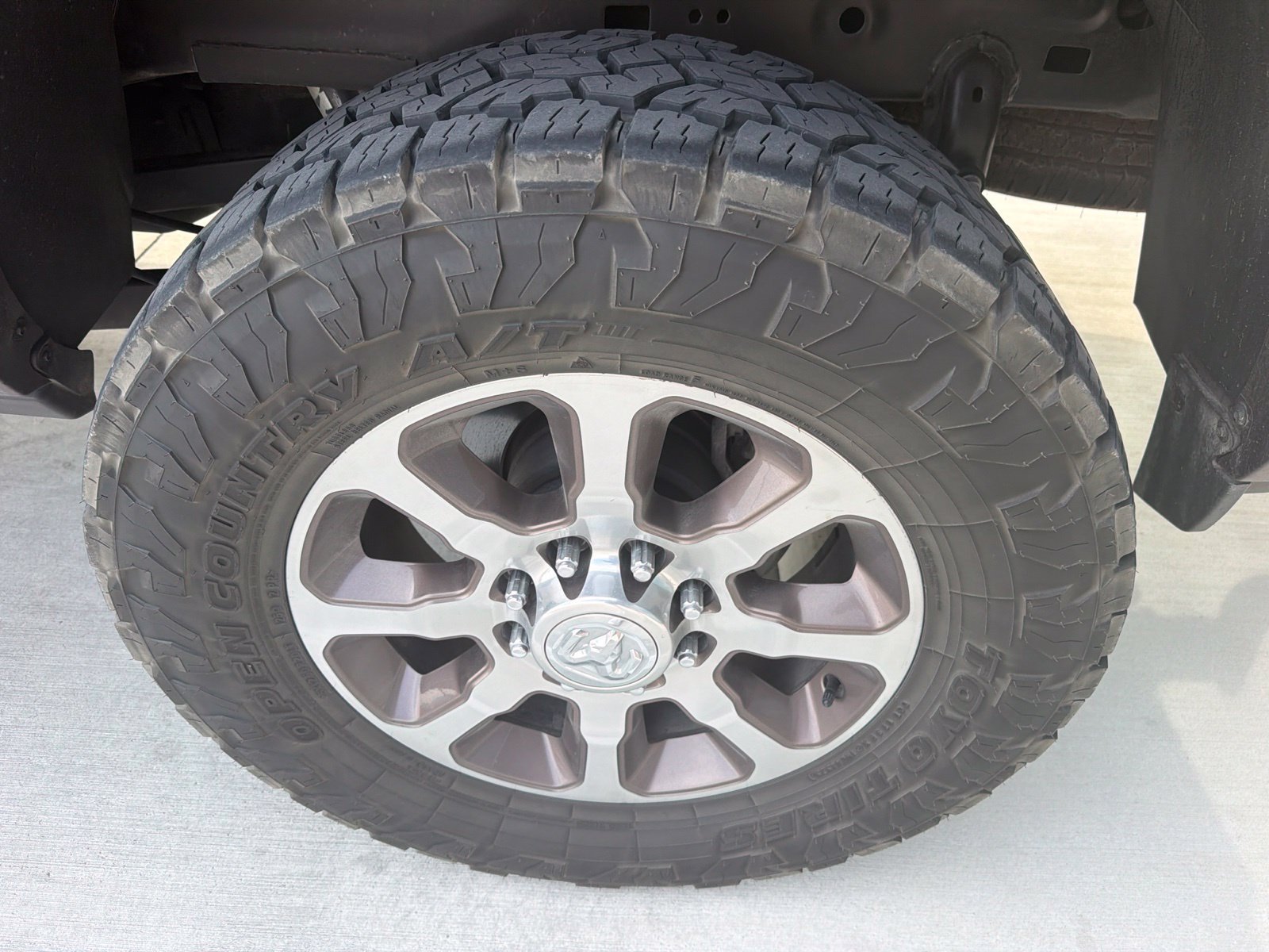 Used 2024 RAM 2500 Limited w/ Safety Group AWD/4WD image 9