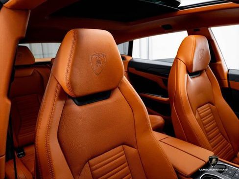 Used 2025 Lamborghini Urus SE AWD/4WD image 41