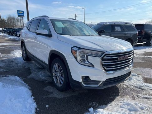 Used 2023 GMC Terrain SLT image 2