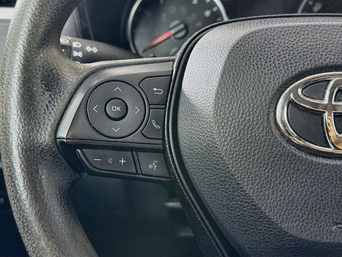 Used 2019 Toyota RAV4 LE FWD image 16